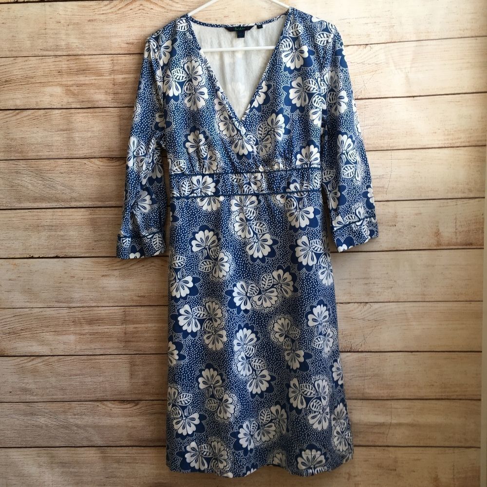 BODEN DRESS IN BLUE AND WHITE PRINT
